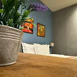 Tirona Hotel *