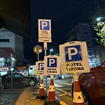 Tirona 酒店