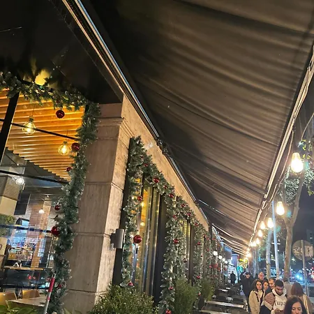Ξενοδοχείο Tirona *