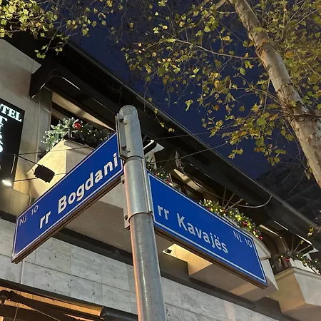 Tirona Ξενοδοχείο *