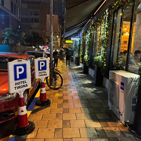 Tirona Τίρανα