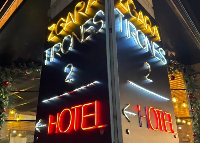 ホテル Tirona ティラナ